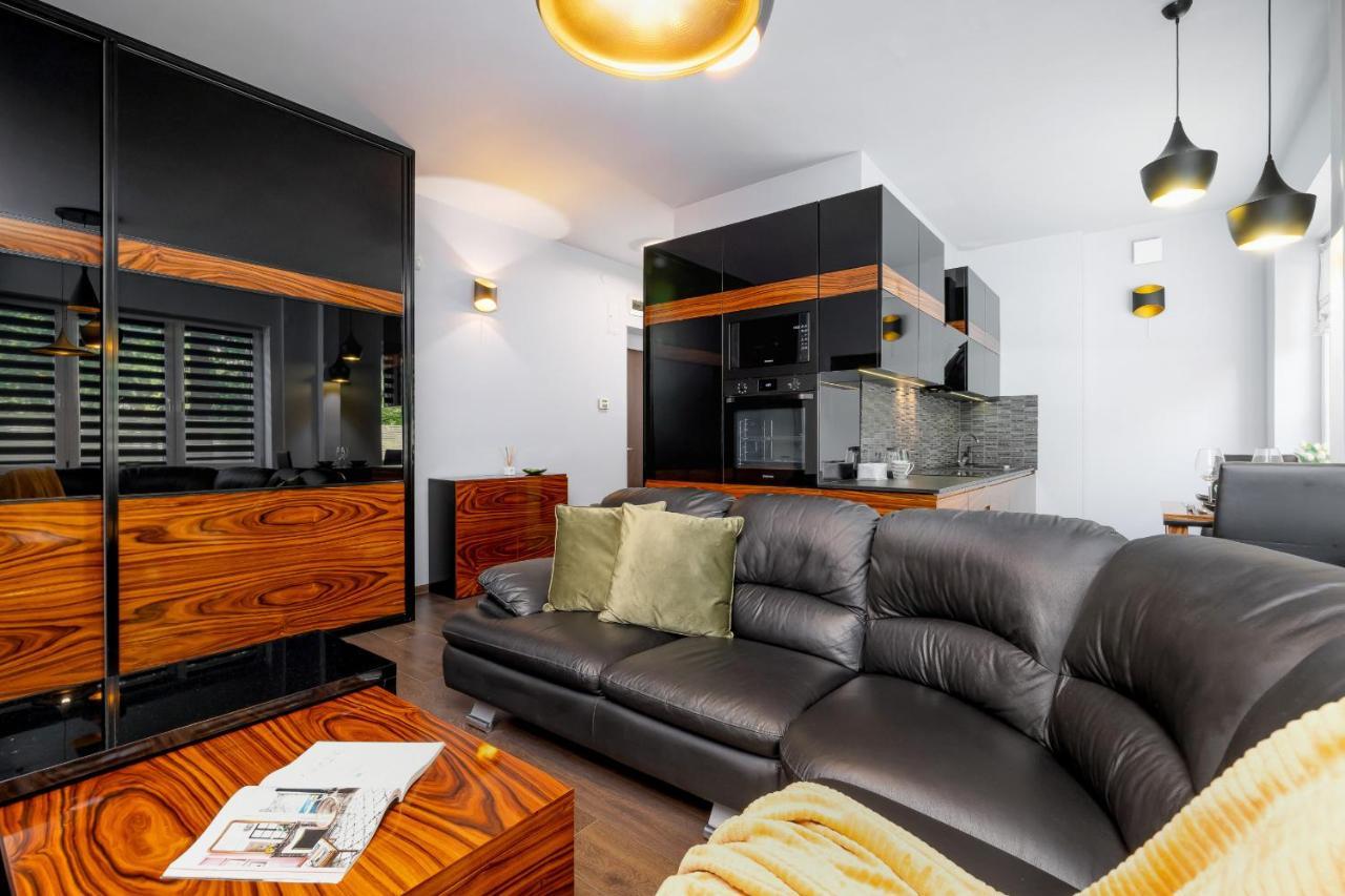Stylish Korfantego Apartment Next To Spodek By Noclegi Renters Katowice Exterior photo