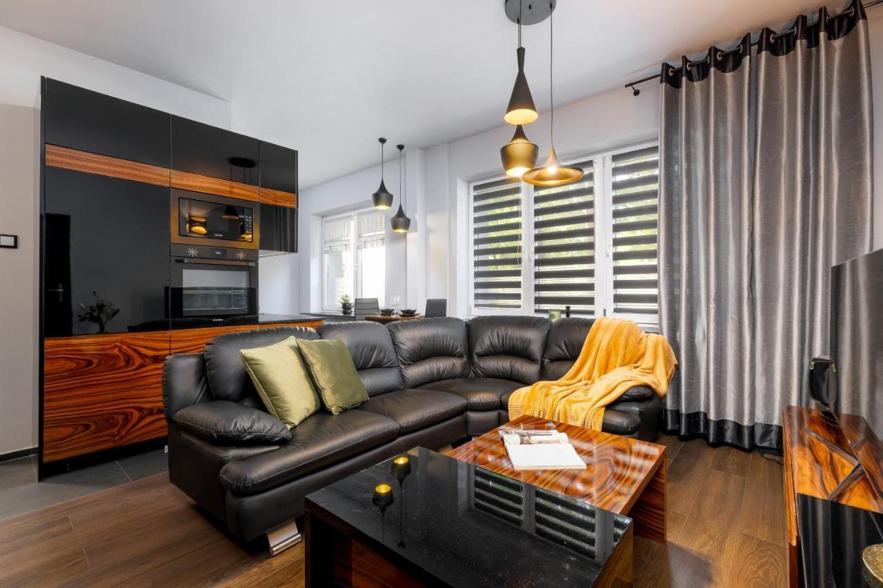 Stylish Korfantego Apartment Next To Spodek By Noclegi Renters Katowice Exterior photo