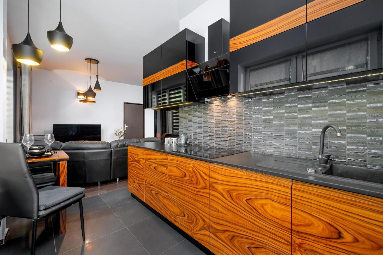 Stylish Korfantego Apartment Next To Spodek By Noclegi Renters Katowice Exterior photo