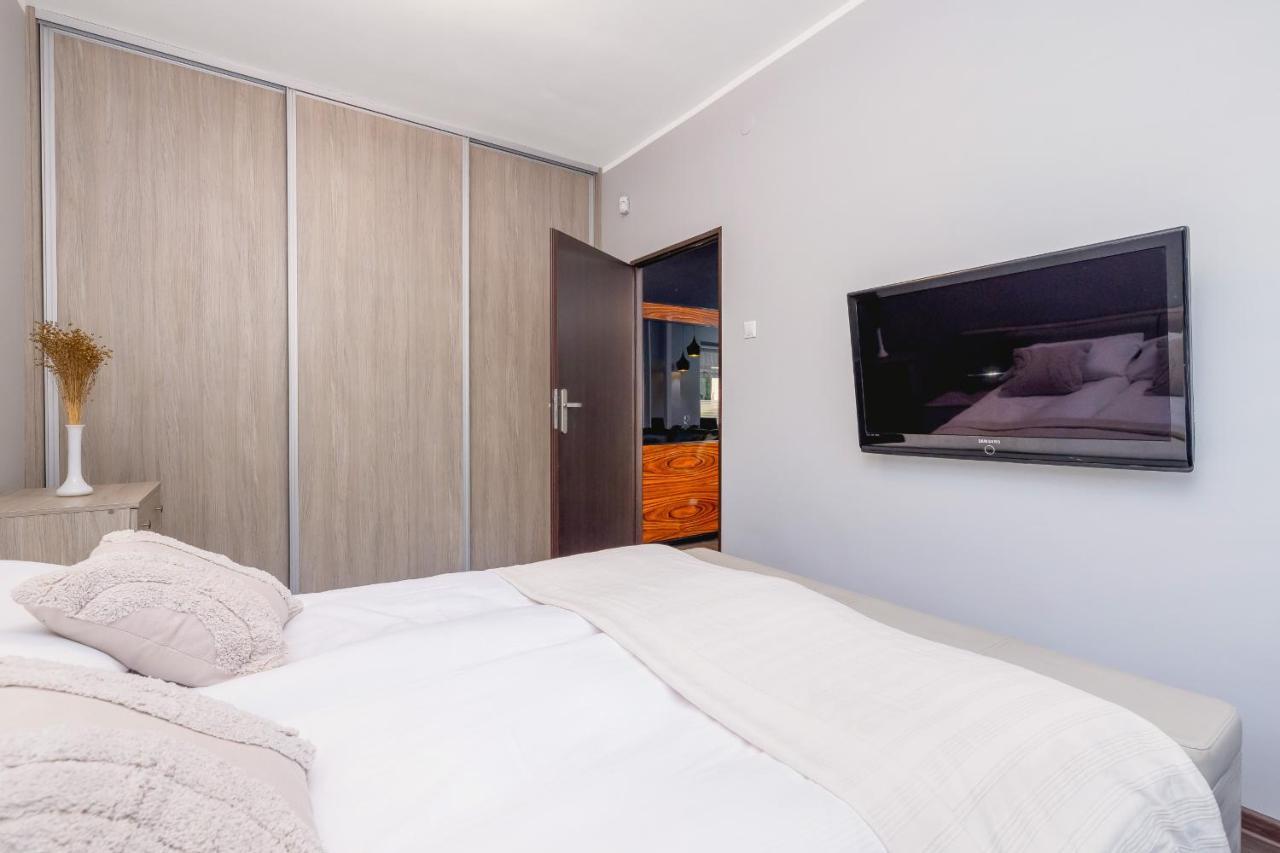 Stylish Korfantego Apartment Next To Spodek By Noclegi Renters Katowice Exterior photo