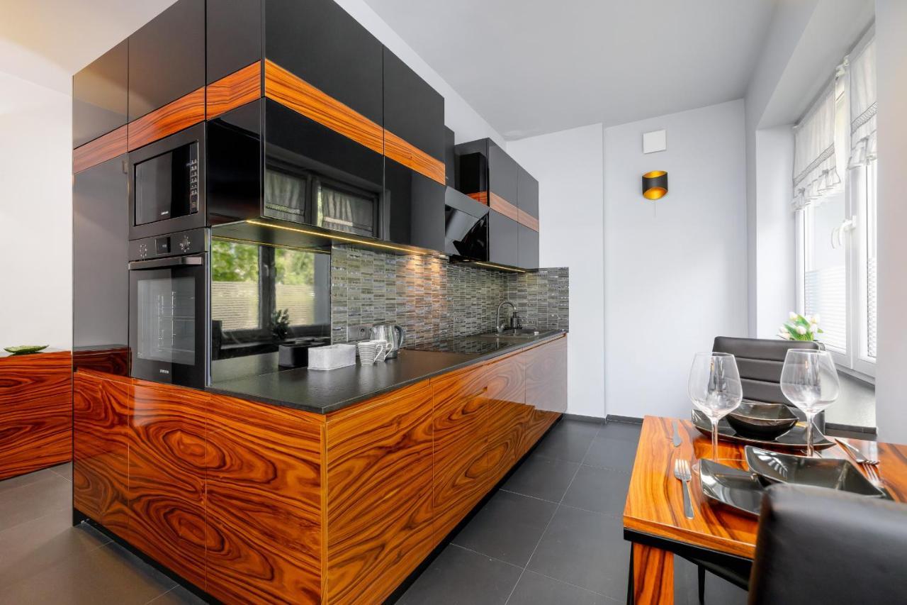 Stylish Korfantego Apartment Next To Spodek By Noclegi Renters Katowice Exterior photo